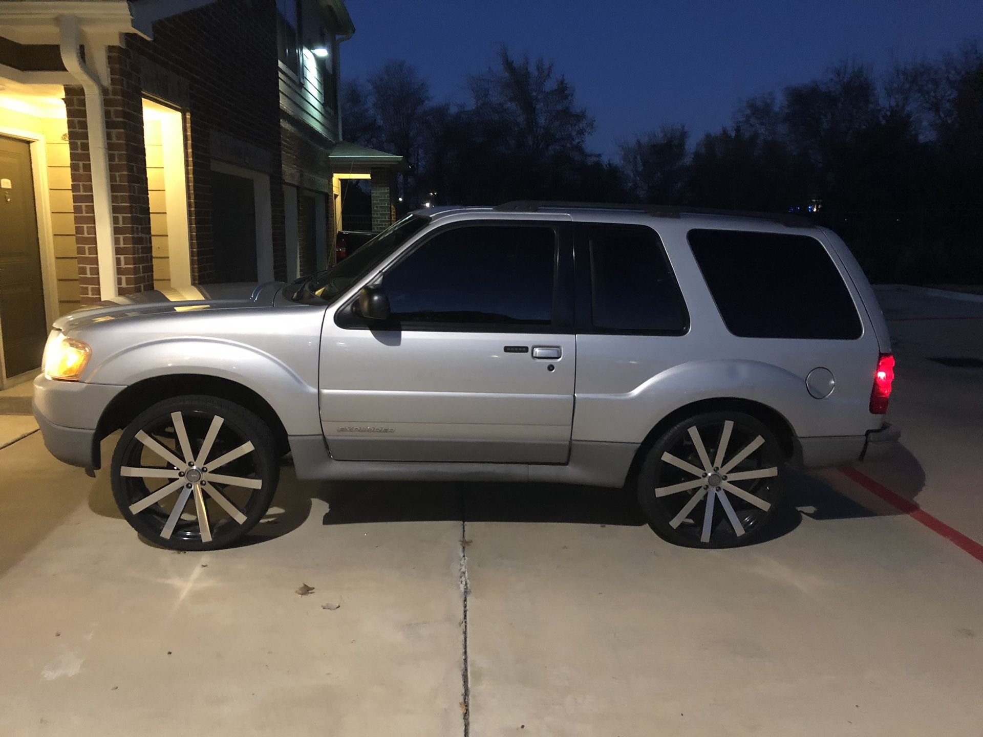 2002 Ford Explorer sport on 24s