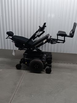 New Quantum edge 3 power wheelchair ÿ