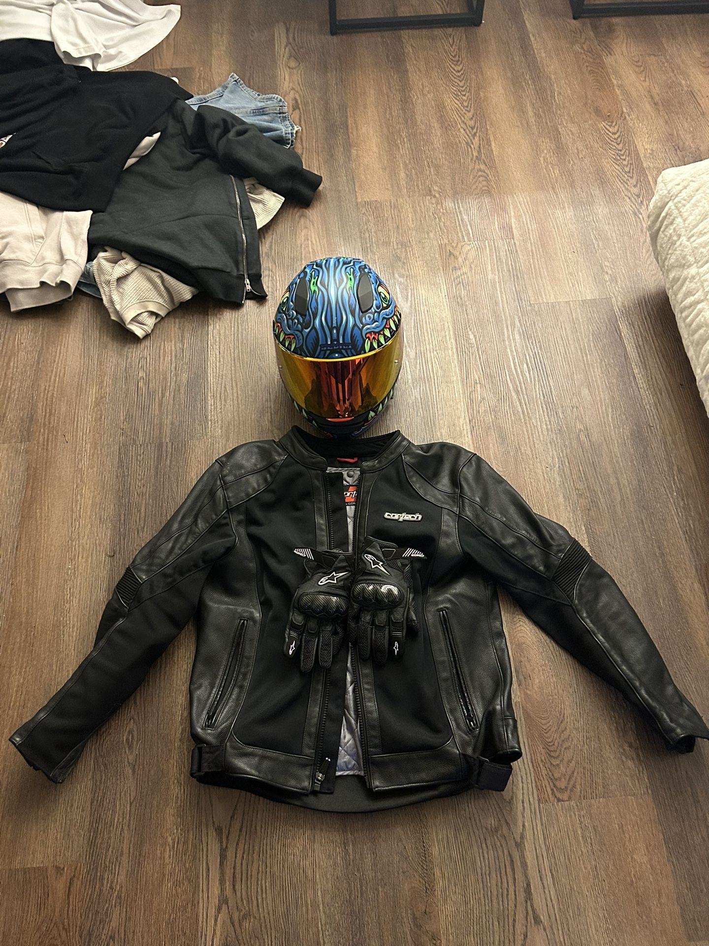 Sedici Helmet, Motorcycle Jacket, Alpine Stars gloves