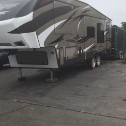 Practically new fifth wheel RV 2014