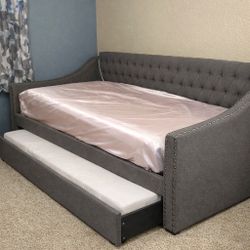 Gray Tufted Daybed with Pull-Out Trundle + 2 Mattresses