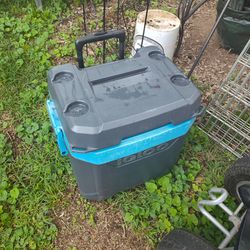 Igloo Cooler With Handle And Wheels Like New Very Clean 