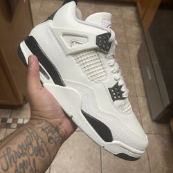 Air Jordan 4 Retro Flight Club 