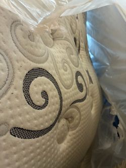 Queen mattress and box spring