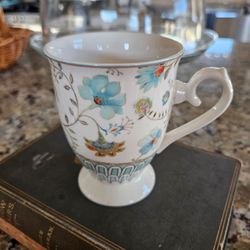 Floral Porcelain Footed Tea Mug