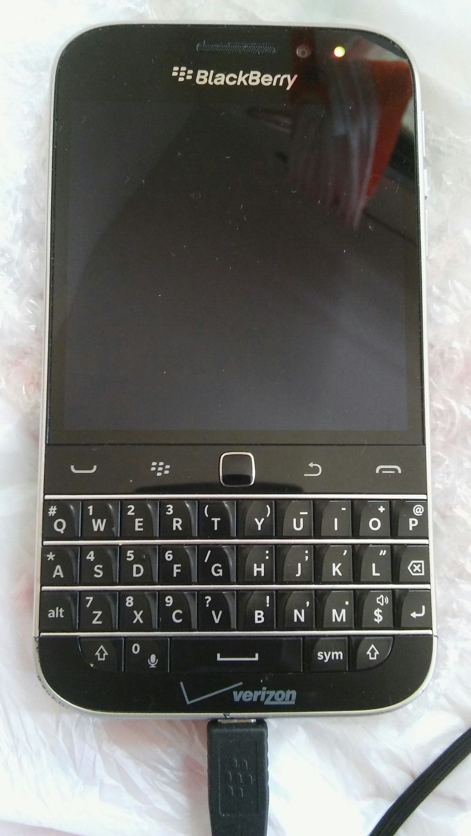 Blackberry classic Verizon unlocked T-Mobile AT&T fsome visible scratches and scuffs Refurbished.