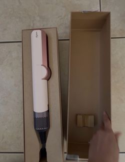 Dyson Airstrait