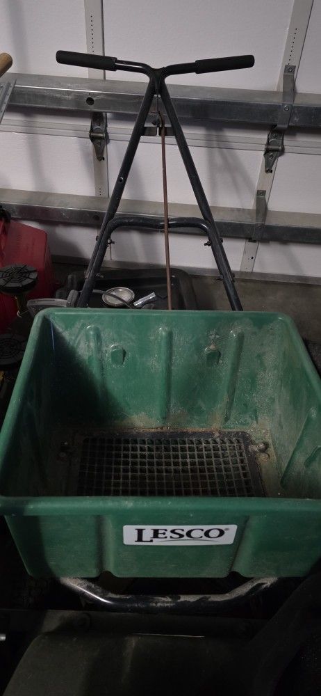 Lesco Broadcast Spreader
