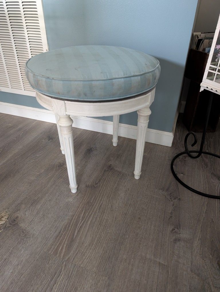 Swivel Stool