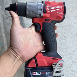 Milwaukee M18 Fuel Hammer Drill With 5.0ah Battery And Charger Like New