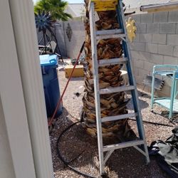 6 FOOT WERNER FIBERGLASS STEP LADDER