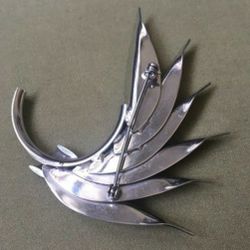 Vintage 1960s silver tone brooch