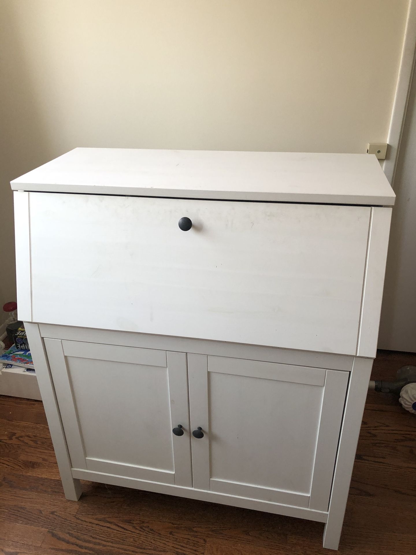 Computer desk