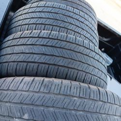 275 55 20  Set  excellent  condition  good year  all 4 llantas