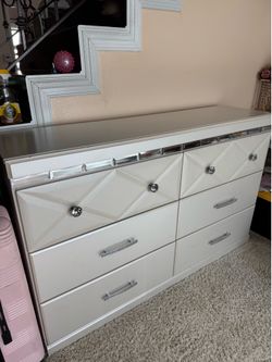 Dresser & night stands
