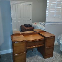 Vintage Vanity For The Mid-60s It's An Excellent Condition