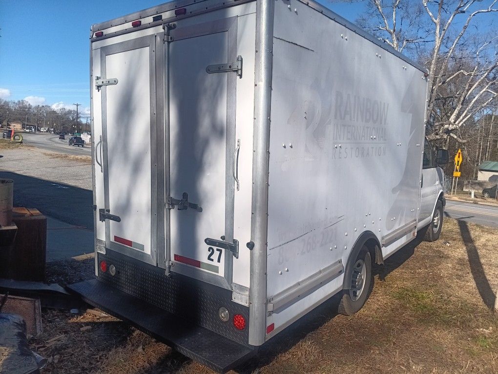2012 Chevrolet Box Truck
