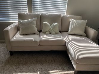Beige Sectional Sofa + 4 Counter Stools | Sofá Seccional + 4 Bancos