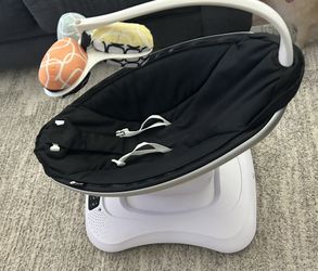 baby swing — brand: 4moms