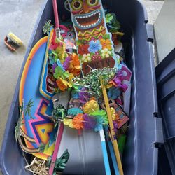 FREE FREE - Luau party decorations