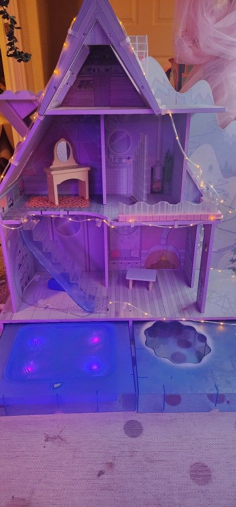 Dollhouse with Slide and Pool
