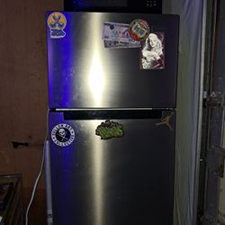Vissani Refrigerator 