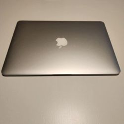 Apple MacBook Air 13.3" Laptop (2017) MQD32LL/A Intel Core i7
8GB Memory RAM, 128GB SSD - 
Silver color, macOS Catalina version 10.15.7