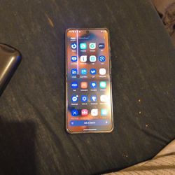 Motorola Razr 2024 Plus 