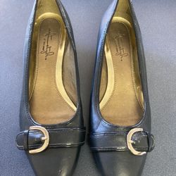 Ladies Hush Puppies, Navy W/Silver Buckle, New Size: 7.5M