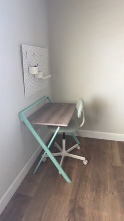 Desk with drawer like New