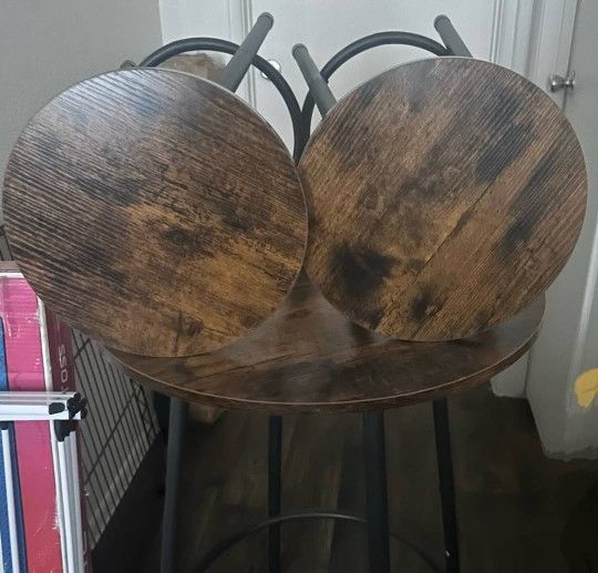 Round Table With 2 Stools