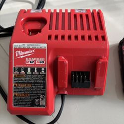 Milwaukee M12 and M18 Multi-Voltage Battery Charger