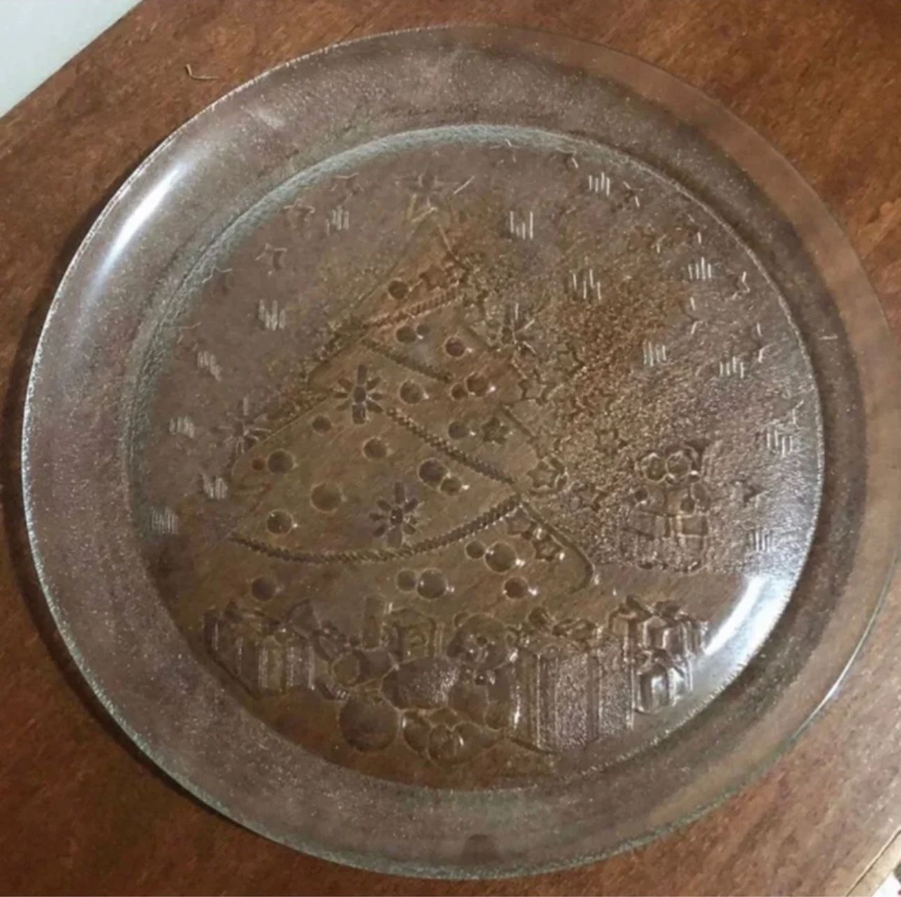 Christmas Cookie Plate Design of Christmas Tree with Presents Is In The Glass