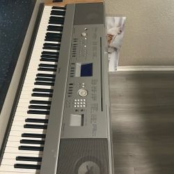 Yamaha Keyboard Piano 