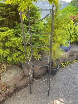5 tier water bottle stand -like new