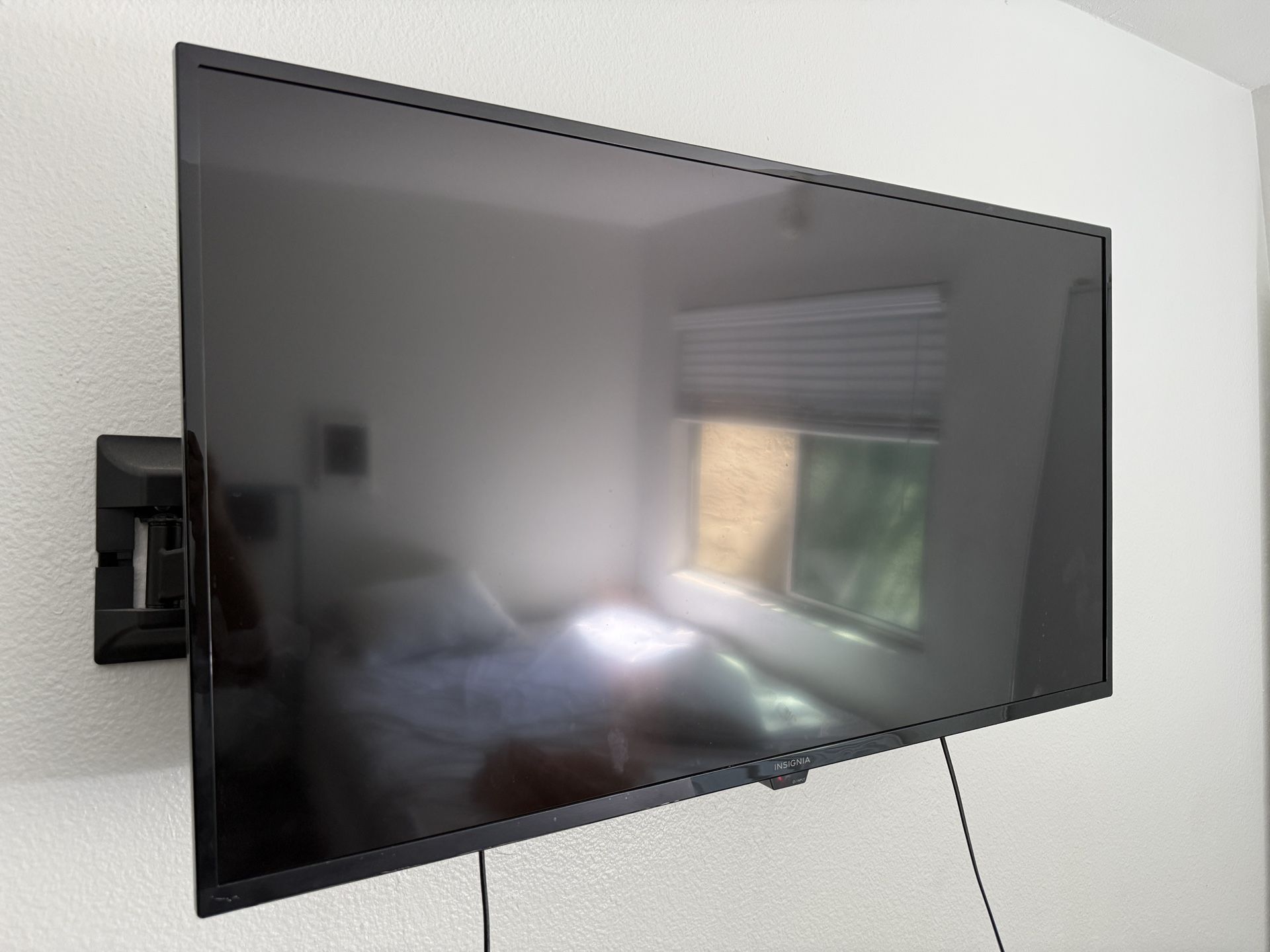 Insignia 42” TV
