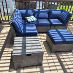 Modular Grey Patio 4 piece L shaped sofa sectional For Sale 

- From pet free, smoke free home
- 6 pieces can be separated and rearranged 