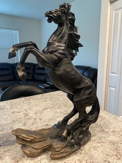 Large Dark Horse Sculpture – New