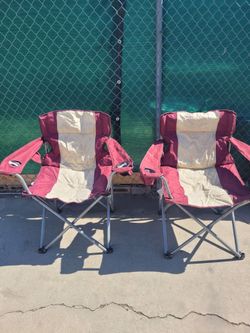 2 folding chairs