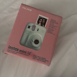 Instax mini 12 verde menta $80