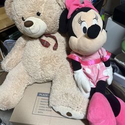 Giant bear and minnie mouse