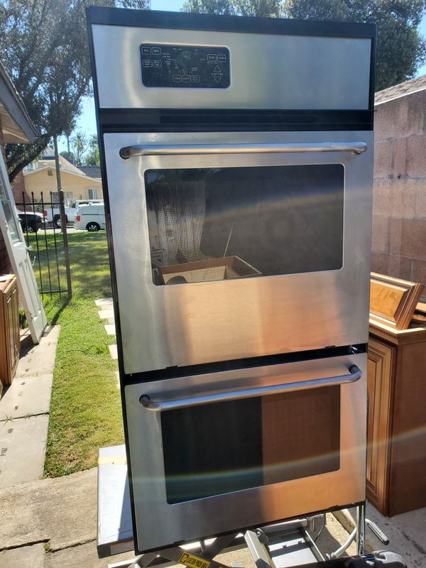 Whirlpool gas wall oven and broiler for Sale in Riverside, CA OfferUp