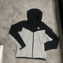 grey and black nine fleece 