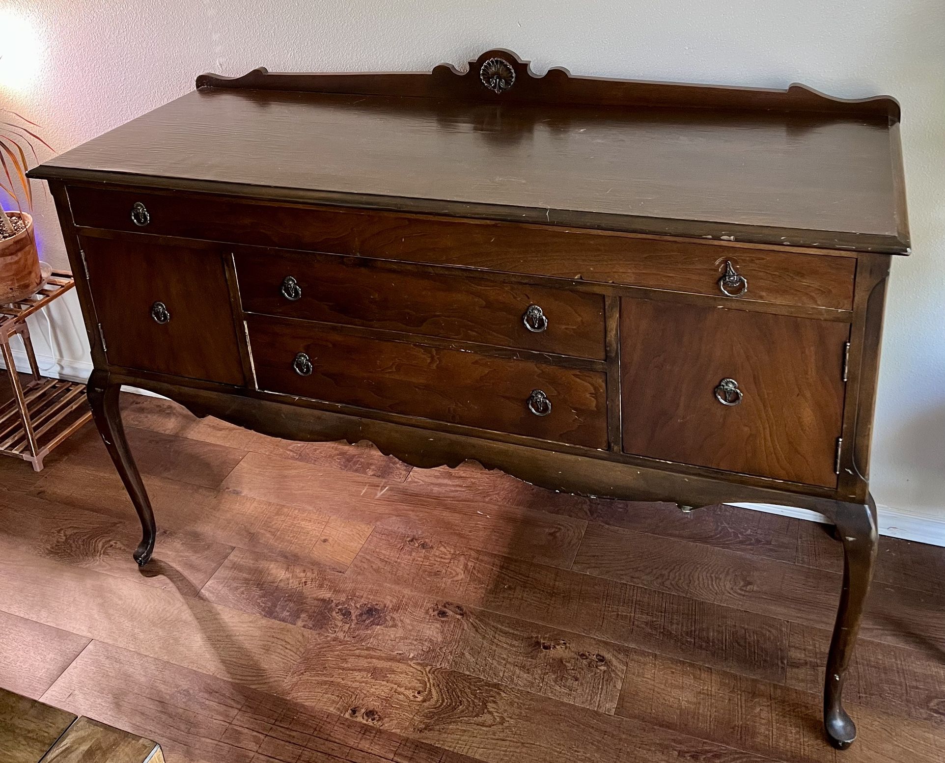 Queen Anne Sideboard Buffet