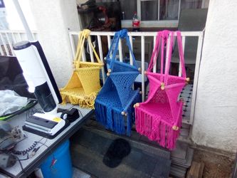 Kids swinging chair