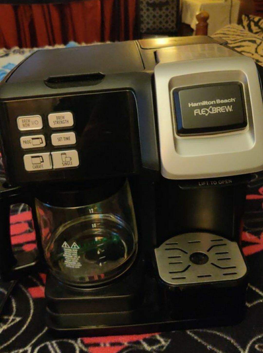 Coffee maker half keurig and half pot