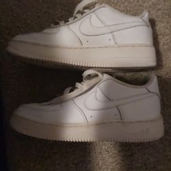 White Airforce 1s 