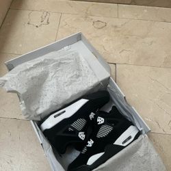 Air Jordan 4 Retro “White thunder”