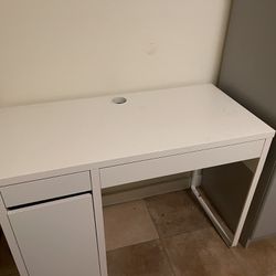 MOVEOUT Sale - Like New Desk 