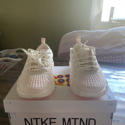 NIKE MIND 002 SAIL SIZE WOMANS 9.5 MENS SIZE 8